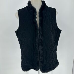 Chico’s Travelers Vest Sz 1 Black Quilted Lined Faux Fur Trim Cabincore
